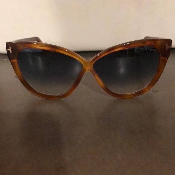 BRAND NEW Authentic Tom Ford sunglasses